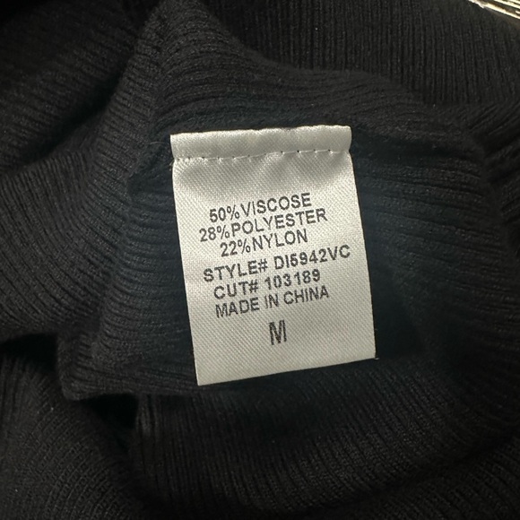 Size medium FORE from Vici dolls, black long sleeve sweater dress - Picture 5 of 9